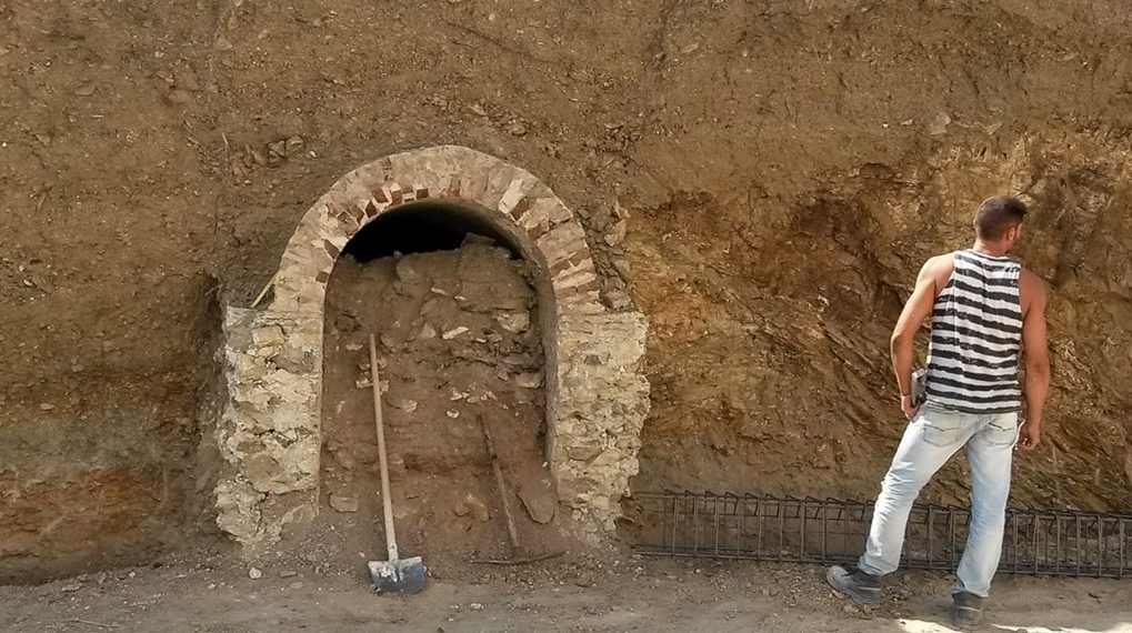 Il misterioso tunnel di Agia Marina (Leros)